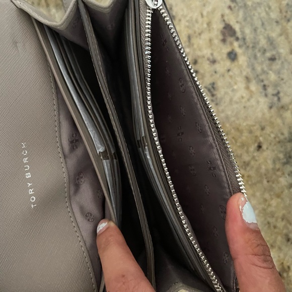 New 🥰 Tory Burch Emerson chain crossbody/ wallet - Picture 4 of 9